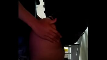 Preview 1 of Boobs Sex In Massage - Priminho comendo a putinha casada e o corno deitado