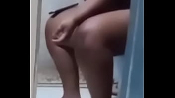 Preview 1 of Karala Xxxn - Espiando minha vizinha bbw no banho