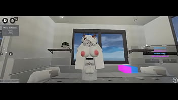Preview 2 of Sunny Heroin Xxx - Una bonita gatita recibe su merecido