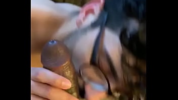 Preview 4 of Crez Girl - Chupando o pau do neg&atilde_o