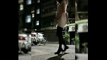 Preview 3 of Britney Brooks Fendom - 偽娘戶外馬路自慰射精 Cumshot in public