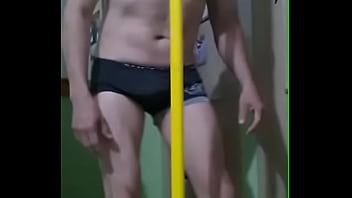 Preview 2 of Fotpudzsi - Baile sexy de hombre en el tubo.