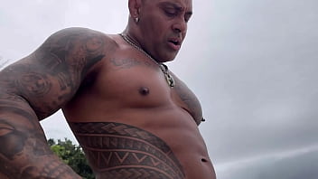 Preview 1 of Mom Teach Somn - DEI MEU CUZINHO NA PRAIA DO ABRIC&Oacute_,  PARA DOIS NEG&Otilde_ES PIROCUDOS
