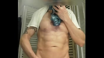 Preview 3 of 3xxx Bei Vdg - je branle ma grosse queue en reniflant mon slip, 