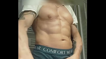Preview 1 of 3xxx Bei Vdg - je branle ma grosse queue en reniflant mon slip, 