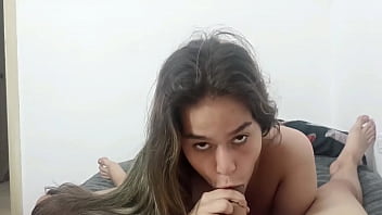 Preview 3 of Video Xxx Mp4 Porn - Mi peque&ntilde_a hermanastra me hace el mejor oral de mi vida. H.L.