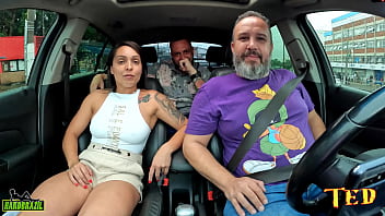 Preview 1 of Teen Ebone Girl Hd Video - Casal swingers vem do interior para participar da carona e deixa o p&uacute_blico louco de tes&atilde_o - Nicole Brazil - Dnox Brazil