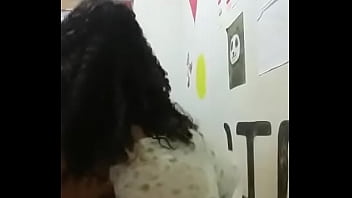 Preview 1 of Desi Bhabhi Sex Devar - Gostosa rebolando