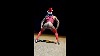Preview 3 of Chuck Queen - BOUNCIN BUBBLE BOOTY FEMBOY PUBLIC TWERK (CHRISTMAS/ NEW YEAR Special)