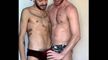 Preview 1 of Selhe Sexxx - Fui visitar um amigo e acabei transando com ele Bareback Mietoduarte