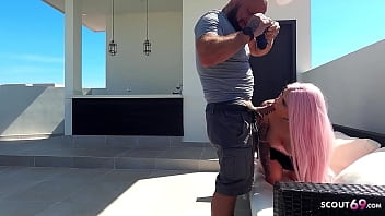 Preview 2 of Chase Wank Solo - Deutsches Teen Penny mit pinken Haaren von alten Typen auf Balkon gefickt