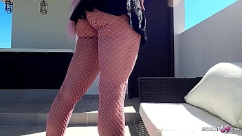 Preview 1 of Chase Wank Solo - Deutsches Teen Penny mit pinken Haaren von alten Typen auf Balkon gefickt