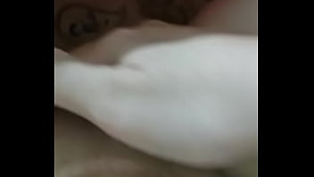 Preview 2 of Mature Aunty Teasing Two Boys - Casada de Londrina provocando