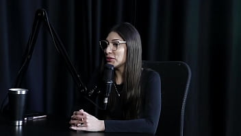 Preview 1 of Prondi - Com dezenove anos decidiu fazer atendimentos,  teve um relacionamento abusivo,  fugiu de casa,  e seu primeiro cliente a tratou bem - Melina Khalifa (WATCH ON: SHEER/RED)