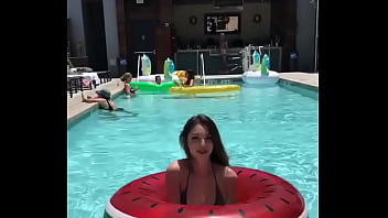 Preview 1 of Coty Arias - ni&ntilde_a bonita