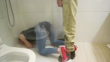 Preview 2 of Cum Anal Sakit - Pee on My Ass in Jenas and Red High Heels