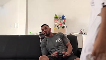 Preview 1 of Fucking Ass Going To Be Glamour - Jogando video game  e a gata veio me atentar n&atilde_o resisti e soquei bem gostoso no rabao dela de quatro no sof&aacute_