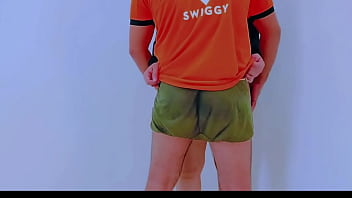 Preview 1 of Xxx Veb8 - Lucky Swiggy boy gets a delivery gift
