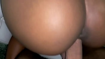 Preview 3 of Cindy Big Amateur - espio a mi hermanastro cuando el se masturba me descubre y le termino mamando la polla hasta que se corra