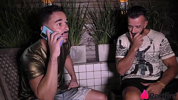 Preview 1 of Kevin Cum - Safada D&eacute_bora Andrade acionou o contatinho pra trazer um amigo e fazer anal a vera!