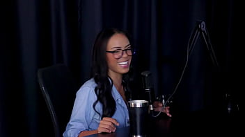 Preview 3 of Split Screen Churchgirl - Adora uma safadeza,  o mineiro transa melhor que o paulista,  j&aacute_ deu o cu,  teve um acidente,  fez sexo na igreja e... - Alice Vasconcelos (WATCH ON: SHEER/RED)