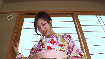 Preview 3 of Boysga - ドスケベで可愛いすぎる着物美女 ～丸尻浮遊騎乗位ストロングスタイル～ 出演 日高千晶 1