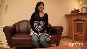 Preview 2 of Porno Mamina - 彼氏持ちの関西弁素人コンビニ店員をガチナンパ！ - 浜中ゆうな 1
