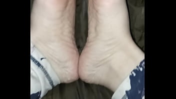 Preview 2 of Step Mom With Son Nuru Massage - I piedini al buio
