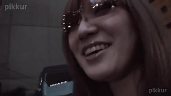 Preview 2 of Findblack Ass Lickers - Pick up a Yankee girl sitting in the city,  invite her to the hotel,  make her sit on the sofa,  make her masturbate with an electric massage machine(01837)