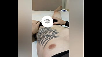 Preview 1 of Mofos Abg - Danieltatuado - pack de fotos tomando banho