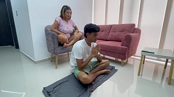 Preview 2 of Ivii - Mi puta hermanastra me ayuda con mis clases de yoga y lo hace muy rico,  se disfruta mientras lo hace, 