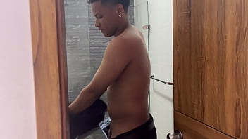 Preview 1 of Chupando Pie - Masajista culona y muy puta cabalga y saborea mi gran verga - ENM DIAMOND