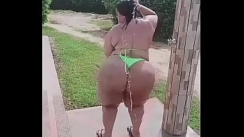 Preview 2 of Halbi Sex Vedw - Rocio M toma un ba&ntilde_o