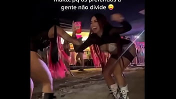 Preview 4 of Lesbians Each - MORENA E MORENA SE BEIJANDO