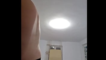 Preview 1 of Porno Zwerg - loira secando o cabelo pelada