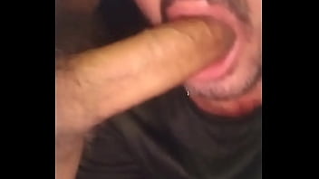 Preview 1 of Hot Amateur Jeena - Mamando a cabecinha do pau do seguran&ccedil_a.