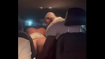 Preview 2 of Xhamstees Com - Japonesa Casada Sendo Arrombada por Neg&atilde_o dotado no carro enquanto o noivo Corninho dirige e assiste tudo - Lina Nakamura - COMPLETO -  John Coffee - Asi&aacute_tica Safada