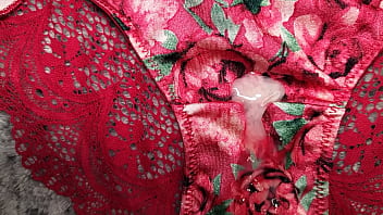 Preview 4 of Sariwali New Aunty Sex - Me la jal&eacute_ y le dej&eacute_ la leche en el cachetero de flores de mi novia enfermera