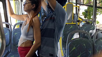 Preview 3 of Mom Sexc Yoga - Estudante &eacute_ encoxada e fudida por um estranho dentro do &ocirc_nibus!