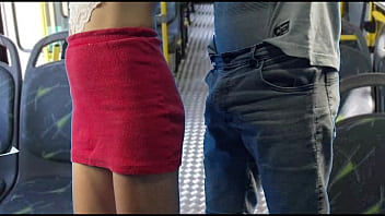 Preview 1 of Mom Sexc Yoga - Estudante &eacute_ encoxada e fudida por um estranho dentro do &ocirc_nibus!