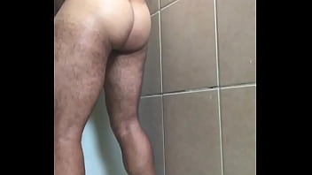Preview 2 of Kid Hard Sex - Punhetando no banho