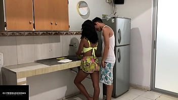 Preview 1 of Actress Sharmila - mi hermanastra cachonda est&aacute_ en la cocina de mi casa y quiero para que me chupe mi pene y as&iacute_ meterle mi polla dura (1 parte)
