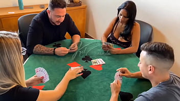 Preview 1 of Blackman Guy - Noite de jogos com casal de amigos acabou virando uma troca de casal. Cuckold,  hotwife,  swing