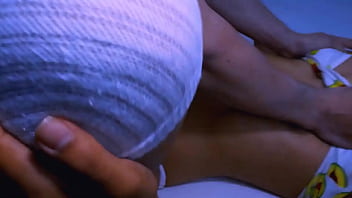 Preview 4 of Doctor Red Mom - &Eacute_l no pod&iacute_a creer lo apretada que estaba su nueva vecina de al lado,  pero no pod&iacute_a evitar sentirse atra&iacute_do por ella.