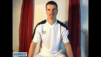Preview 1 of Game Xxc - Soccer guy gets wanked by us despite of him : Paulo.