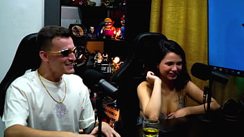 Preview 3 of Matador Sc - O Ruan n&atilde_o aguentou e foi beijar bem gostoso a Natasha Naturista na frente do Marid&atilde_o - Podcast P&aacute_pum no Barraco! COMPLETO NO SHEER/RED