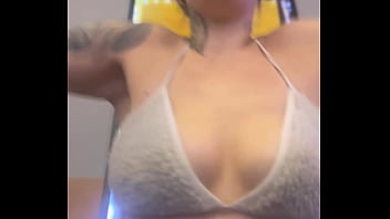 Preview 2 of Move Xxx New India - Eu treinando na minha academia comecei a pensar como &eacute_ gostoso fuder fiquei toda molhadinha meu peitos quase pula pra fora d tanto tes&atilde_o!