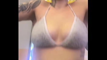 Preview 3 of Move Xxx New India - Eu treinando na minha academia comecei a pensar como &eacute_ gostoso fuder fiquei toda molhadinha meu peitos quase pula pra fora d tanto tes&atilde_o!