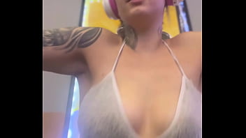 Preview 4 of Move Xxx New India - Eu treinando na minha academia comecei a pensar como &eacute_ gostoso fuder fiquei toda molhadinha meu peitos quase pula pra fora d tanto tes&atilde_o!
