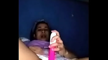 Preview 1 of Sexo En Big Broter - Latina masturbating likes it hard,  watch her pussy get wet